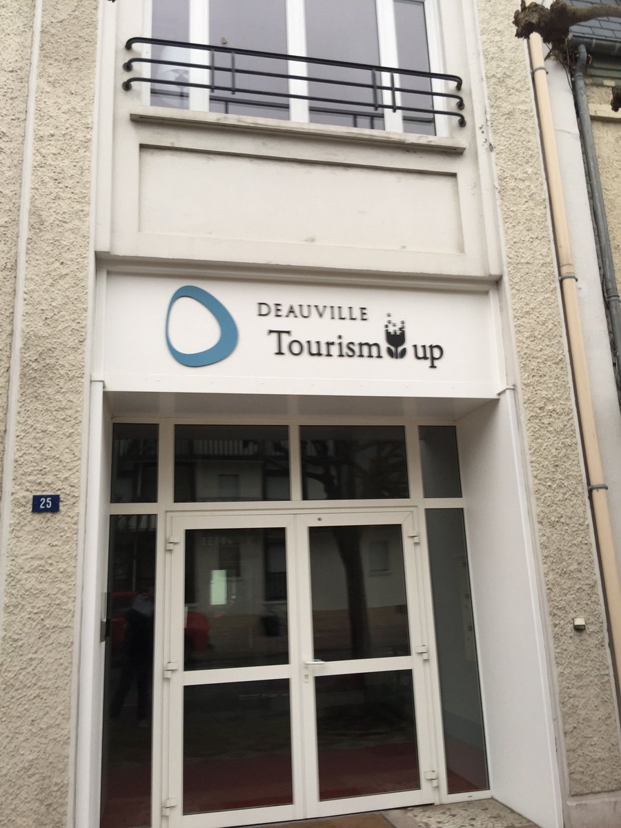Nicolas_GUY's tweet photo. Installation de @Pathinterest &amp; @SoyHuCe dans @tourism_up @deauvilletwitts cc @PAugier @Team12Solutions #data #tourismenumerique #transfonum https://t.co/mwBXnhhnqe