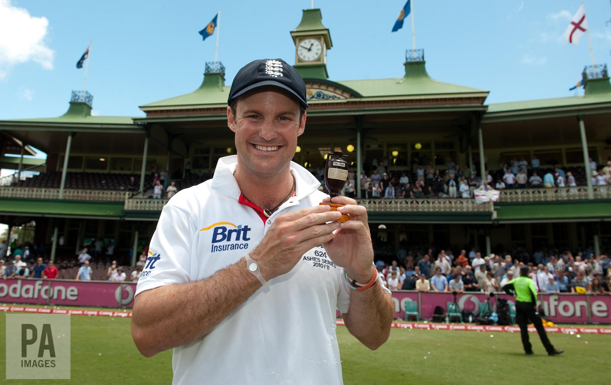   Happy Birthday to director of cricket and former Test captain Andrew Strauss 4  0  today!   