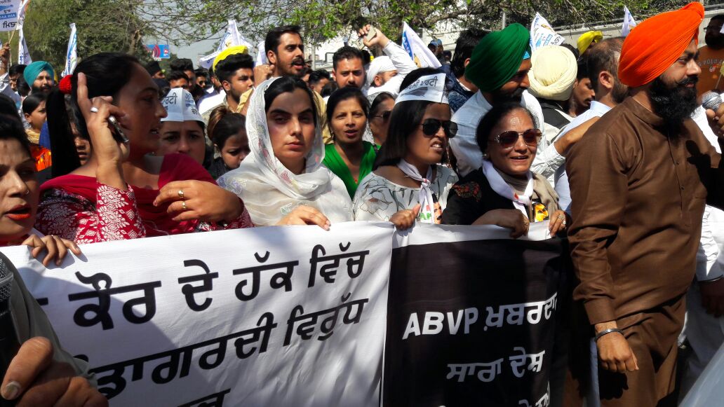 BaljinderKaur_'s tweet image. Today at protest support of gurmehar kaur and against Abvp gundagardi.