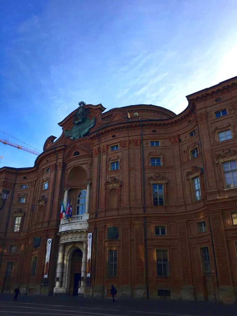 twitorino's tweet photo. Buongiorno Torino, che bella giornata di sole, oggi. Temperature primaverili. Consiglio: tenete a portata di mano impermeabili e ombrelli https://t.co/0VrgPq9JA3