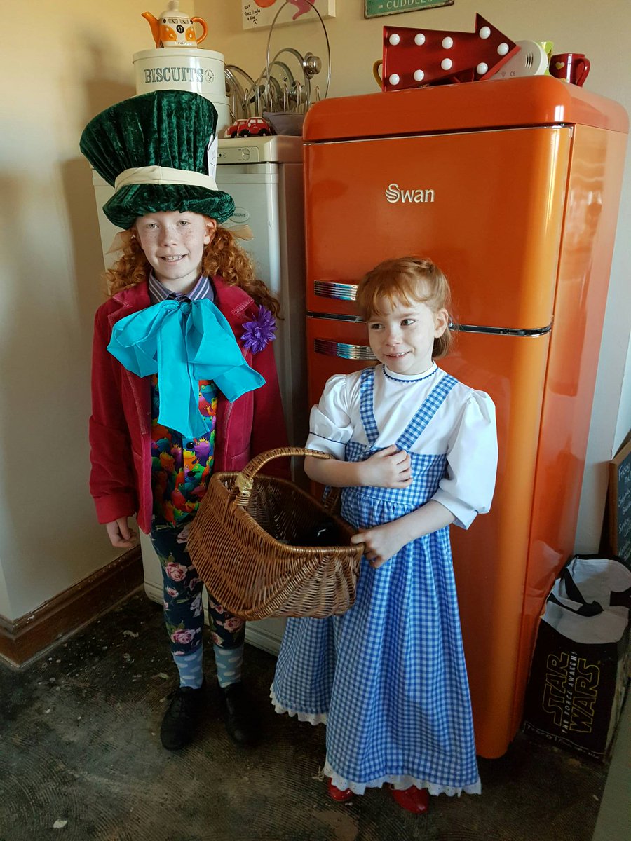 QTkidztuff's tweet photo. #win #worldbookday #craftmum did it costumes done! https://t.co/HJI6SqYFrK