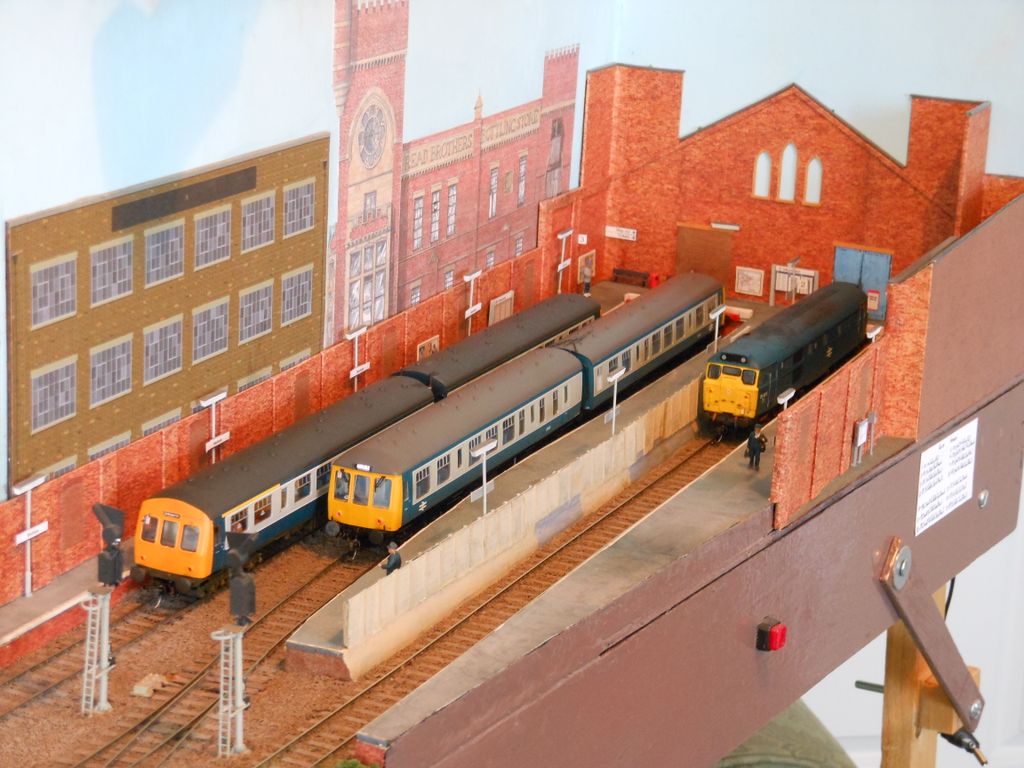 model railway layouts for small spaces