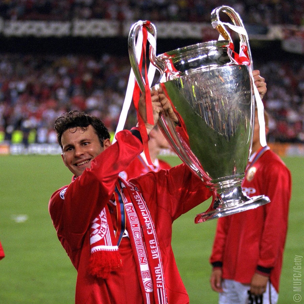 ManUtd's tweet photo. On this day in 1991, Ryan Giggs made his #MUFC debut. 

The rest, as they say, is history! https://t.co/YmuHwHWfvg