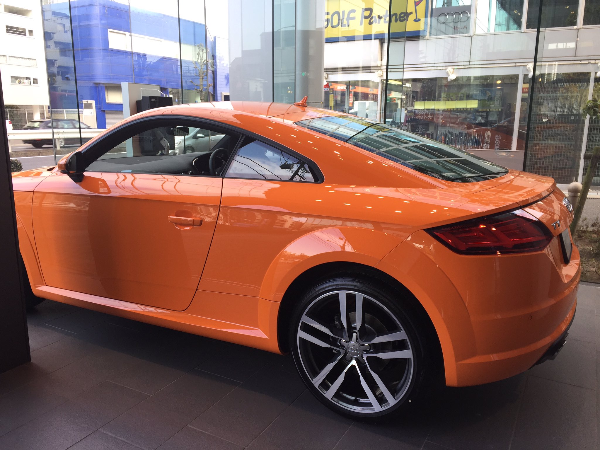 Audi 世田谷 Twitterissa 10周年記念限定車 第2弾 の 2台目をご紹介致します ソーラーオレンジ のtt Coupe 1 8です 全国に数十台しかないお車を 手に入れる絶好のチャンスです アウディ世田谷 でお待ちしております Ajs アウディ Tt 限定車 尾山台