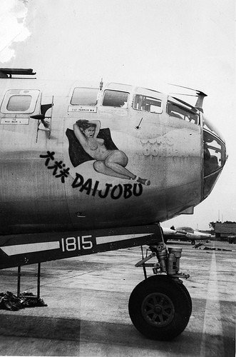 NoseArt_bot's tweet photo. B‐29｢DAIJOUBU｣号
｢チョット待って｣号もそうですが日本語で描かれているノーズアートも存在していました。 https://t.co/aQ4UYuvfkC