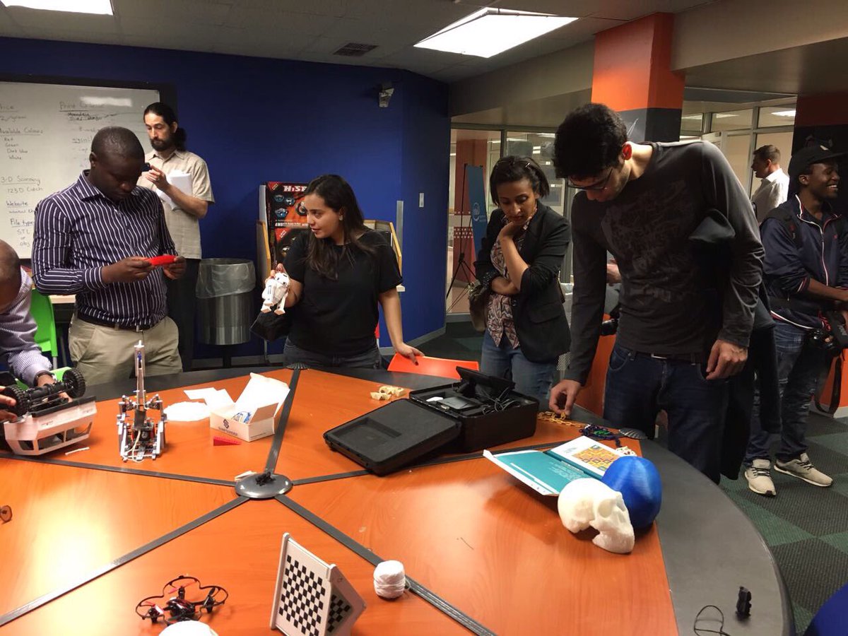 <a href="/nelhoussamy/">Nagham El Houssamy</a> @Seble_Ki &amp; M. Hosny looking at 3D printed items at Pretoria University Makerspace <a href="/Afrinnovation/">Open AIR</a>