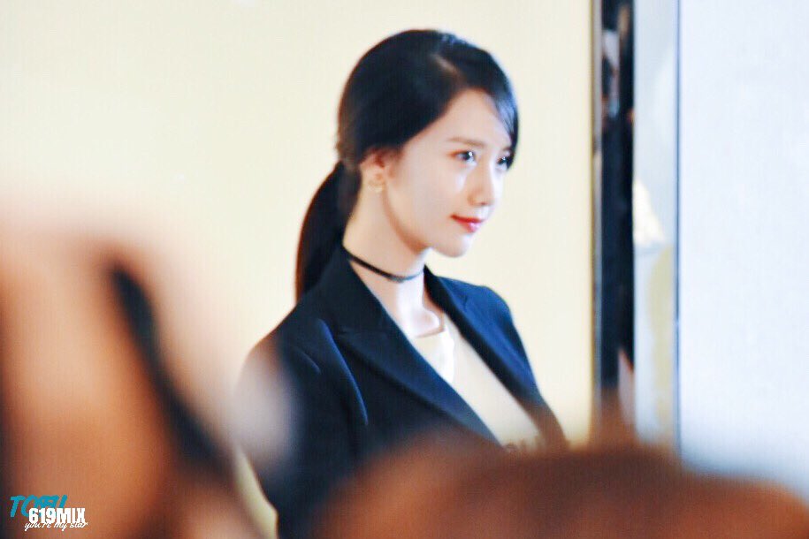 [PIC][28-02-2017] YoonA khởi hành đi Hồng Kông để tham dự sự kiện “DIOR 17S/S Landmark Pop Up Store” vào sáng nay - Page 4 C55vXHtUsAAOHab
