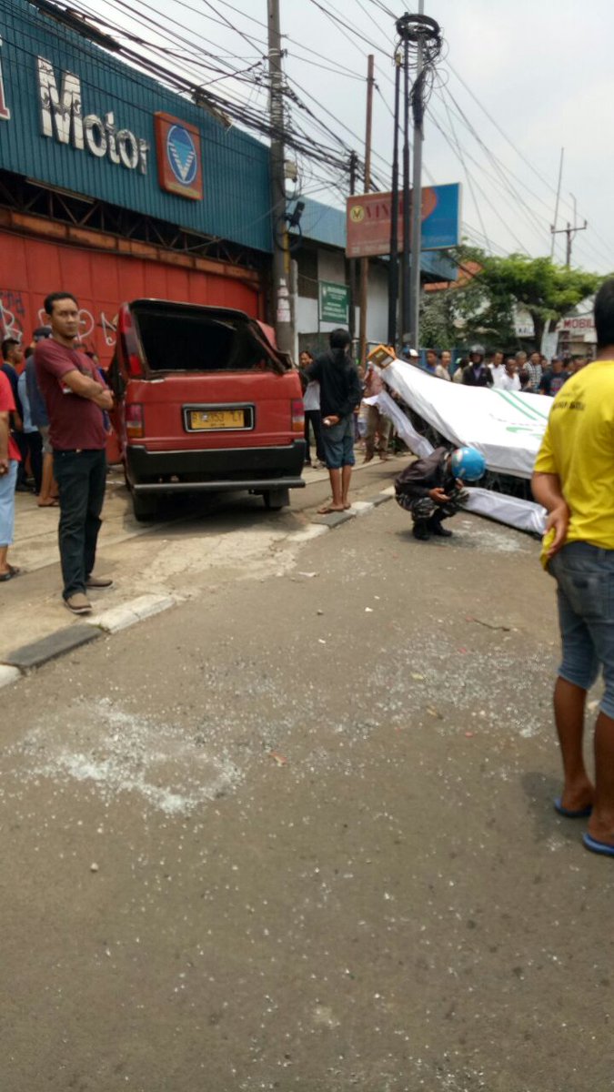 SabarnoW's tweet photo. @RadioElshinta Baliho roboh sebelum alexsindo dari arah Harapan Indah
Hindari jalan raya bekasi arah pulogadung atau sebaliknya https://t.co/RlwG1N5iCz