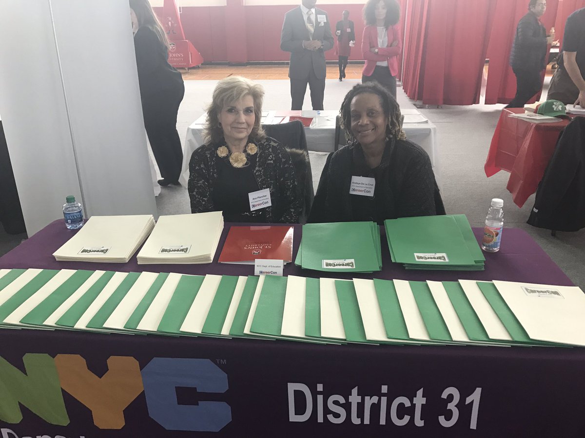 cristinaponsell's tweet image. DOE table is ready to answer any student questions! #beateacher #nycdoe #careercon2017 #inspireD31