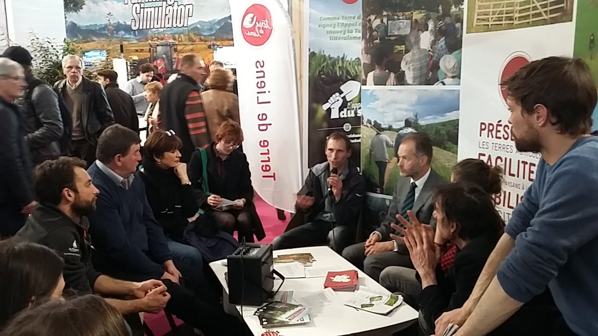 Beaucoup de monde pour l'atelier sur l'#agroforesterie avec Marc-André Selosse et un Rémi, paysan en #iledefrance  <a href="/TDLIdF/">Terre de Liens IdF</a> @afaf