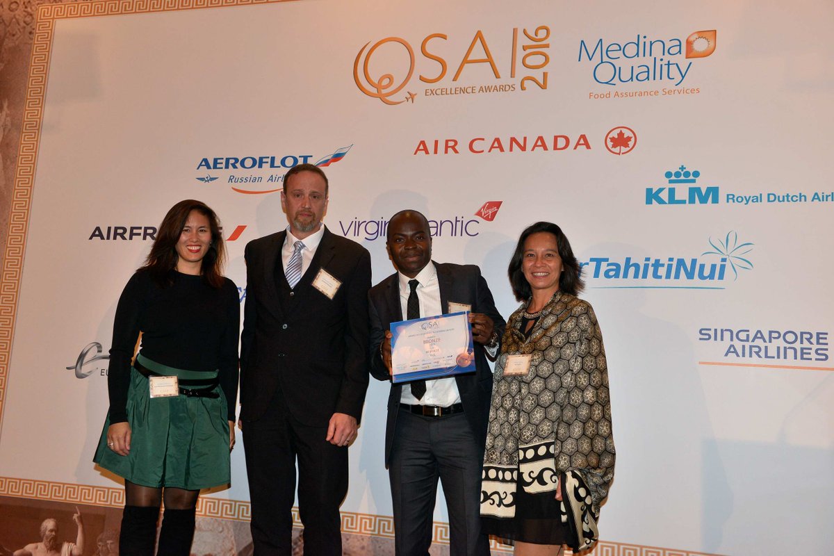 QSAIAwards's tweet photo. Team @newrestgroup #YUL #mtl w their BRONZE #QSAIawards in the AMERICAS! #airlinefood #proud #maketravelbetter @KLM  @airfrance @VIA_Rail https://t.co/jYWvjhSheh