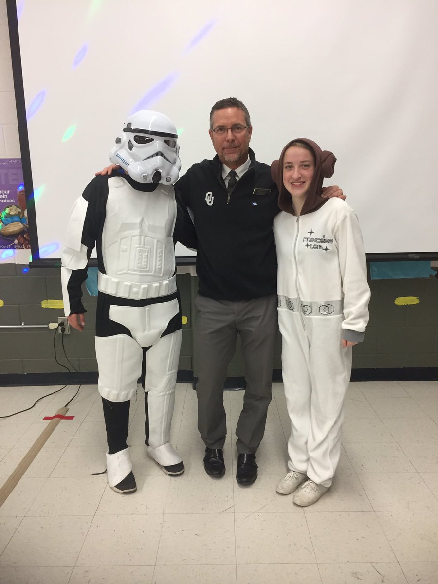 jmyersnps's tweet photo. How often do u get your pic with #PrincessLeia & a #Stormtrooper Got to β€ @SHOUT_Week! #ShoutWeek #StarWars @brodyrsmith @tsmithnoble1 https://t.co/Y5dPRNx4aj
