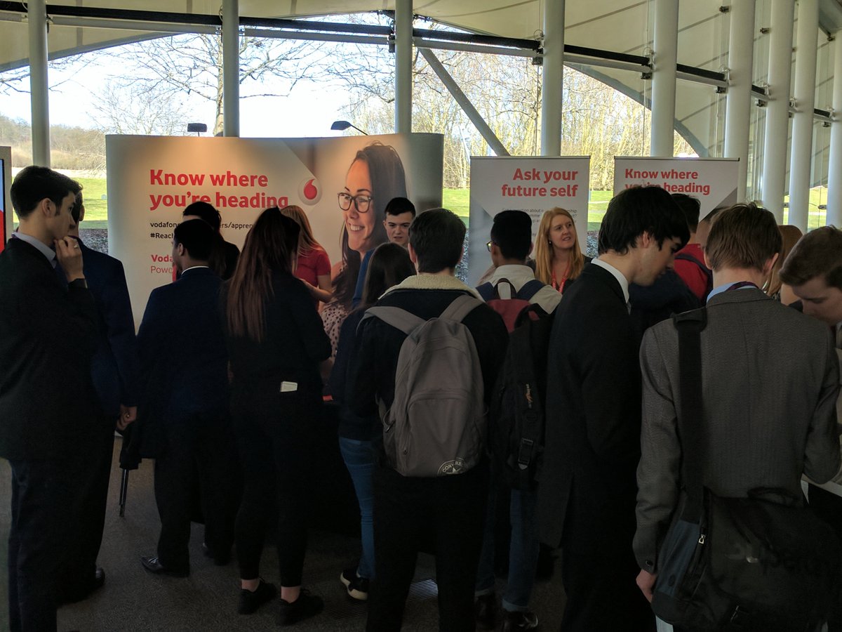TonicTweeting's tweet photo. Break time & students are mingling with the likes of @Nustream_print @NewburyCollege @ThamesWater @Fujitsu_UK @IBMUKCareers #ApprenticeFest https://t.co/w5HmLwy1q8