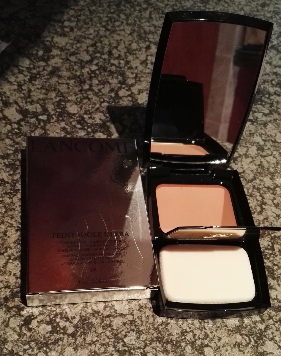 ZaShandu_M's tweet photo. @LancomeSA must have. Thanks @TrueLoveMag for the experience #tlinspired2017 from KZN. 2018 there again. #blogger https://t.co/1Uk1piTPxA