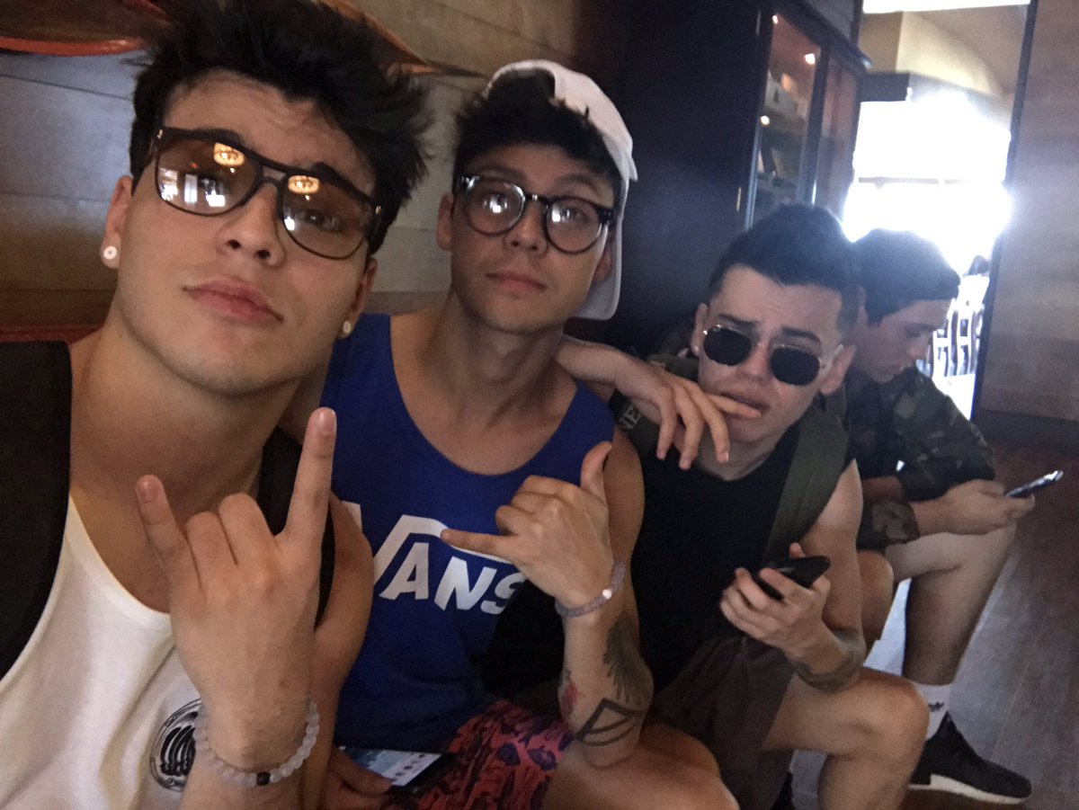 sebbbbas's tweet photo. #KCAEstrellaLatina #SebastiánVillalobos https://t.co/EwGSWDViNh