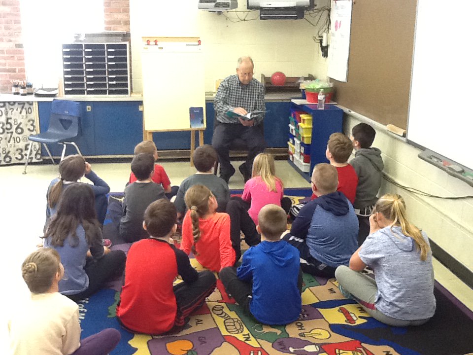 MissNienhouse's tweet photo. Read Across America Day!  Thank you to our guest reader, Mr. Gurick, for reading to us.  4N loved it! @WPSSicomac https://t.co/DDu6BrWqsZ