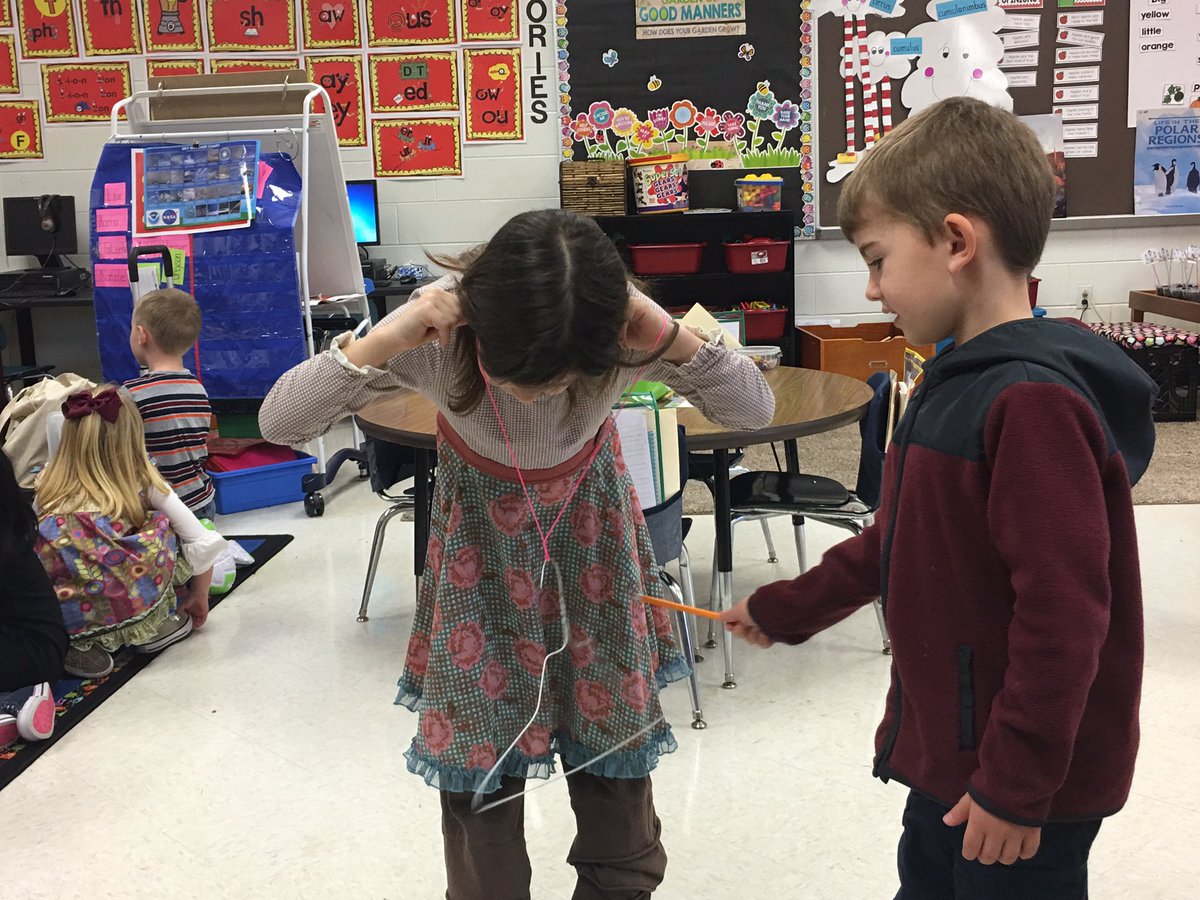 AnnaSledge's tweet photo. A special treat for Read Across America! @SarahJessie429 came to visit today and the kids were soooo excited! @MES_Mustangs https://t.co/VtUcp62xoy