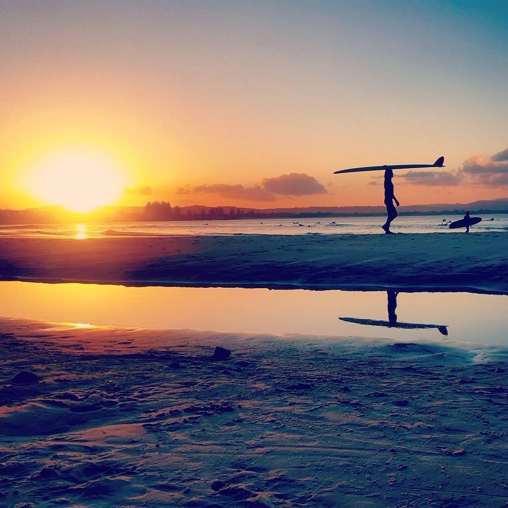 Sunset surf. Gorgeous moment caught by <a href="/salty_magnolia/">クヤホガ</a> Share your moments using the tag #L… ift.tt/2mJugzQ