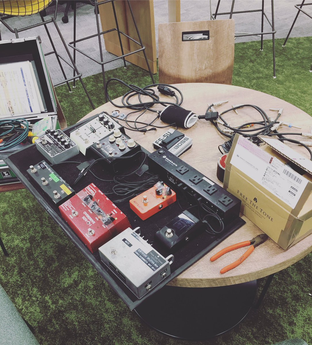 dashi6955's tweet photo. よし。やるぞ。この時間からボード作り。FREE THE TONEのソルダーレスなかったら、完全に心折れてる…。林さん、ありがとうございますm(__)m #FREETHETONE #solderlesscable #solderlessplugs #がんばる https://t.co/MfQ33ZvlqS