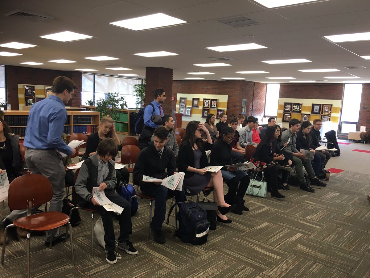 CSD31SI's tweet image. #PetridesHS Ss joining the #SocialMedia session w/ @jennlynnshanks @JPatanio #careercon2017