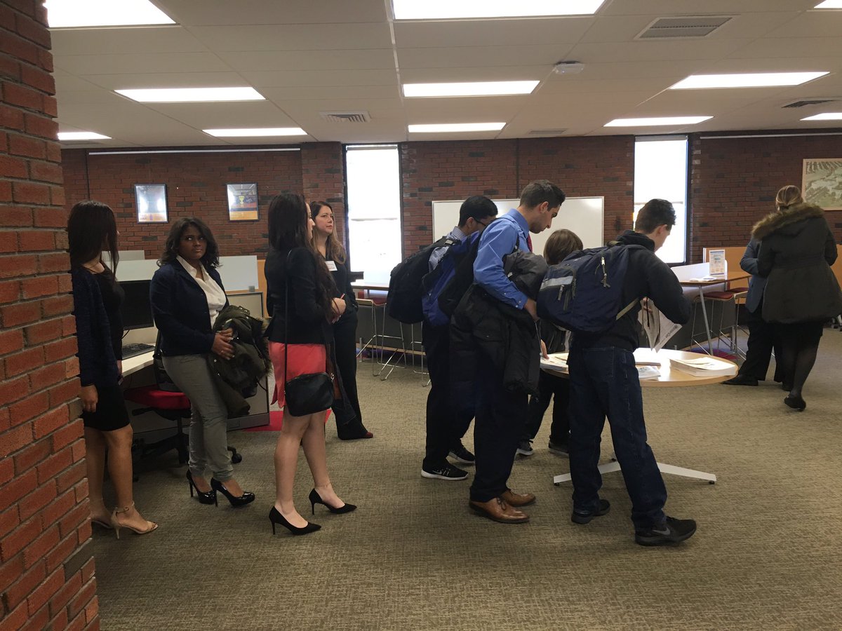 CSD31SI's tweet image. #PetridesHS Ss joining the #SocialMedia session w/ @jennlynnshanks @JPatanio #careercon2017