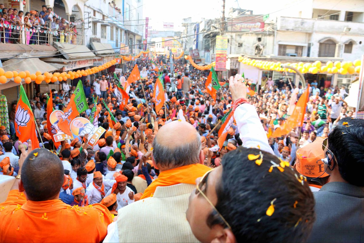 आज गोरखपुर रोड शो में जनता का ऐसा अविस्मरणीय समर्थन देखने को मिला, जिससे विरोधी भी उ.प्र में भाजपा की प्रचंड विजय का अंदाज़ा लगा सकते हैं।