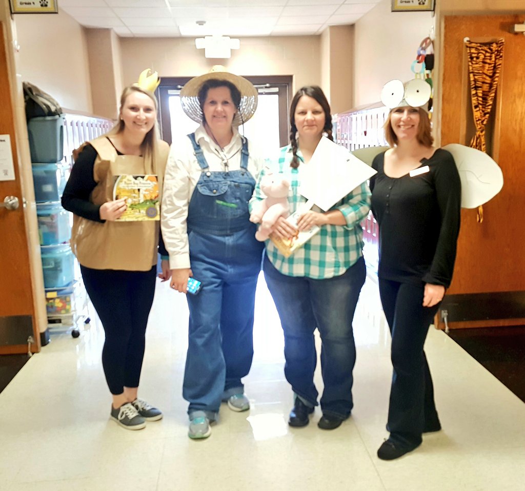 16cooperp's tweet photo. Read Across America with Dr. Seuss! #paperbagprincess #huckelberryfinn #charlotteswebb #flyguy https://t.co/HTT9LsMZaR
