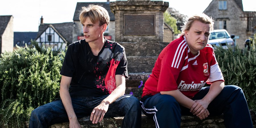 BEHIND THE KURTAN

We met up with #ThisCountry star <a href="/charliecooper11/">Charlie Cooper</a> to discuss all things "Kurtan" Mucklowe!

thecotswoldsgentleman.co.uk/behind-the-kur…