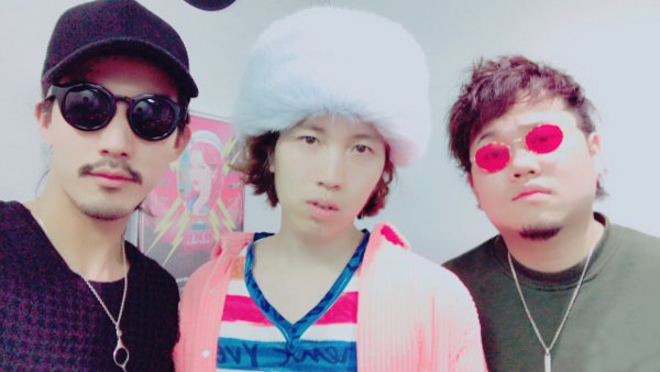 diskunion_jazz's tweet photo. 【インタビュー掲載】
遂に初の音源"Timeless"のリリースを来週に控えた期待の音楽集団"Fango Inc."の皆様がなんと来社されました！
ということで、ディスクユニオン限定でインタビューをゲット！下記リンクからご一読を！
https://t.co/2Z7QchPEC2 https://t.co/y71q1AJ0kw