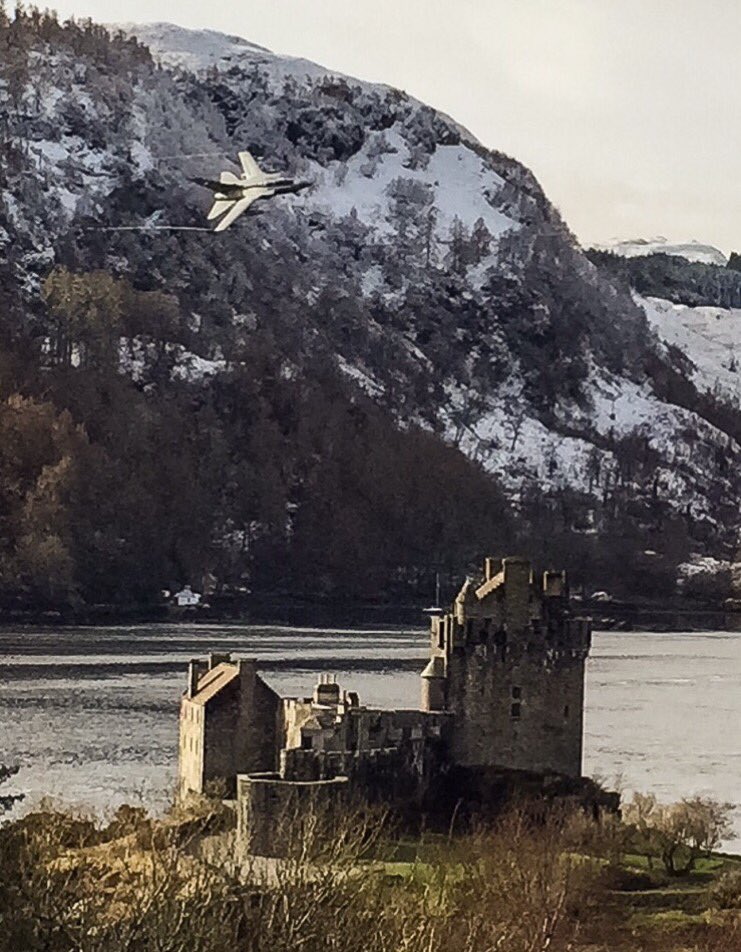 1EileanDonan's tweet image. Every so often you do actually have your phone in your hand at precisely the right time! #RAF #FastJet #scotland