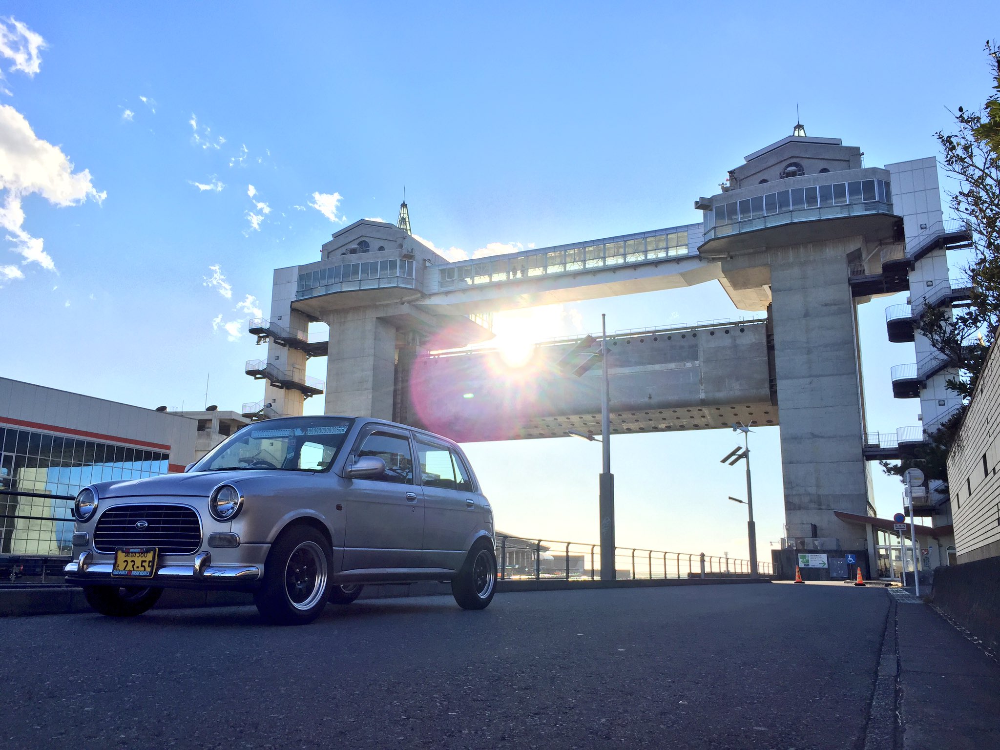 おたむ Twitterren ダイハツ工業創立110周年おめでとう ミラジーノはミニクーパーのパクリとか言われてるけど本当はコンパーノの顔を受け継いでるってなんかで見た だからパクリじゃない 小声 ミラジーノ