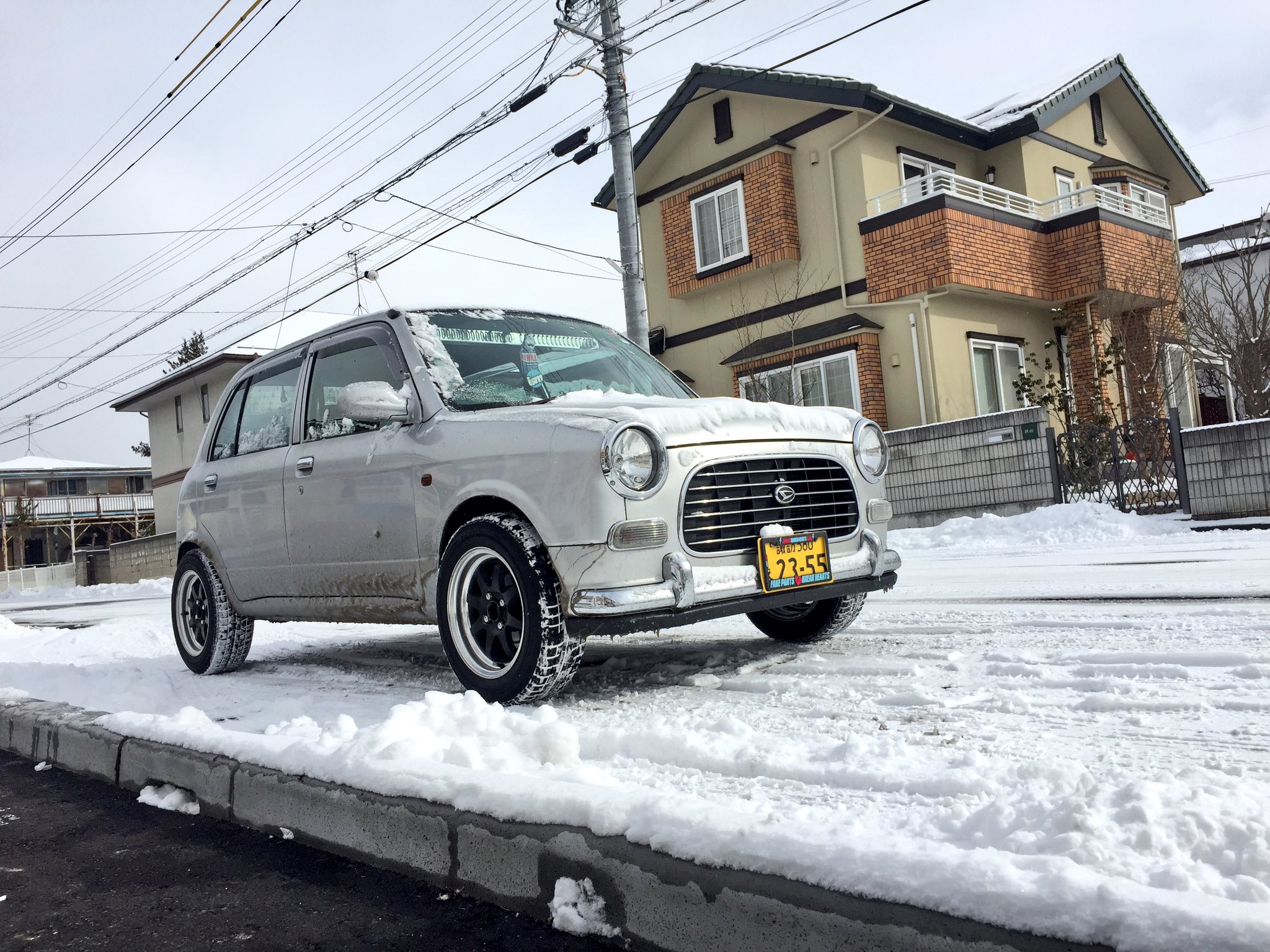 おたむ Twitterren ダイハツ工業創立110周年おめでとう ミラジーノはミニクーパーのパクリとか言われてるけど本当はコンパーノの顔を受け継いでるってなんかで見た だからパクリじゃない 小声 ミラジーノ