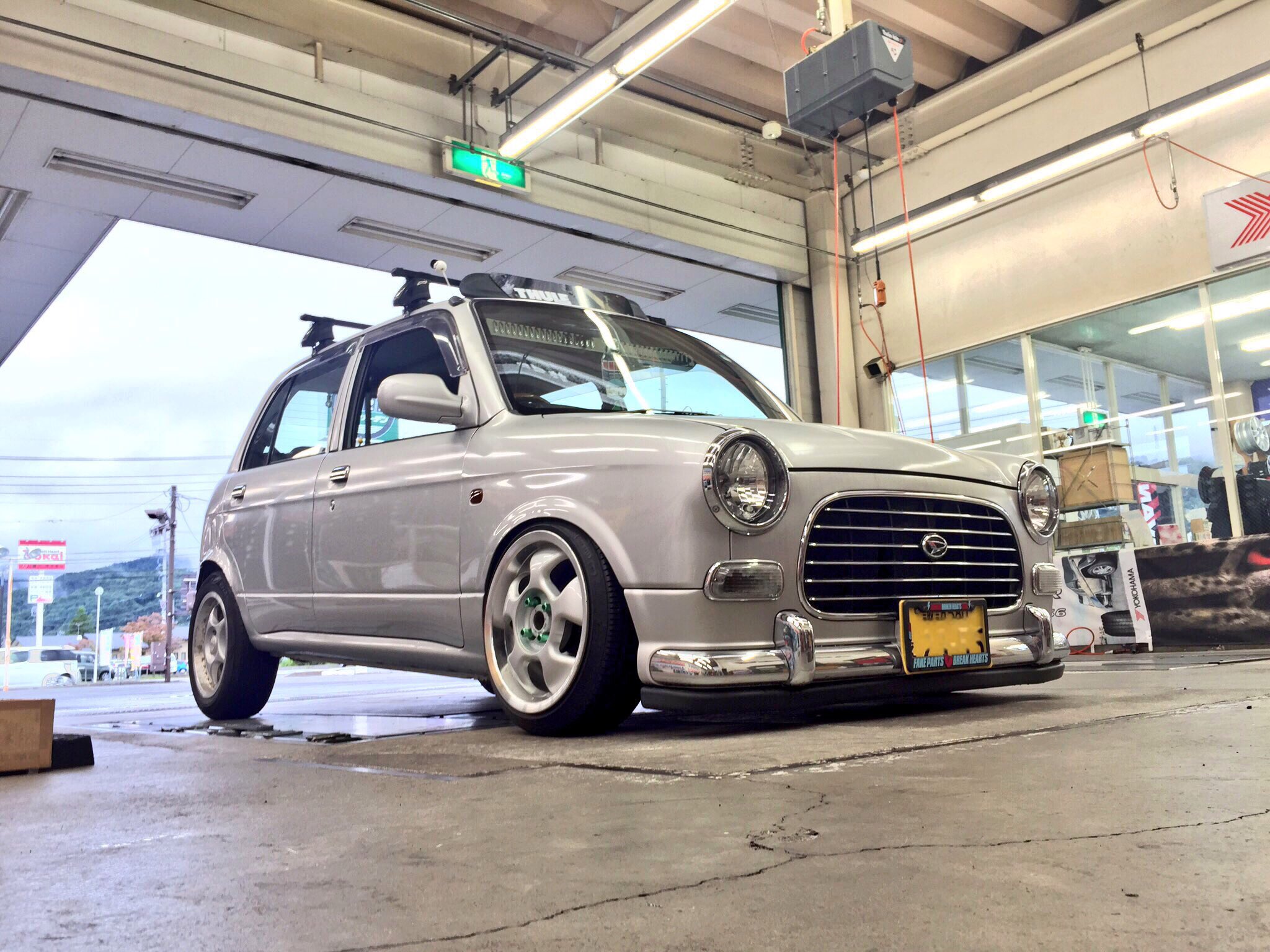 おたむ Twitterren ダイハツ工業創立110周年おめでとう ミラジーノはミニクーパーのパクリとか言われてるけど本当はコンパーノの顔を受け継いでるってなんかで見た だからパクリじゃない 小声 ミラジーノ