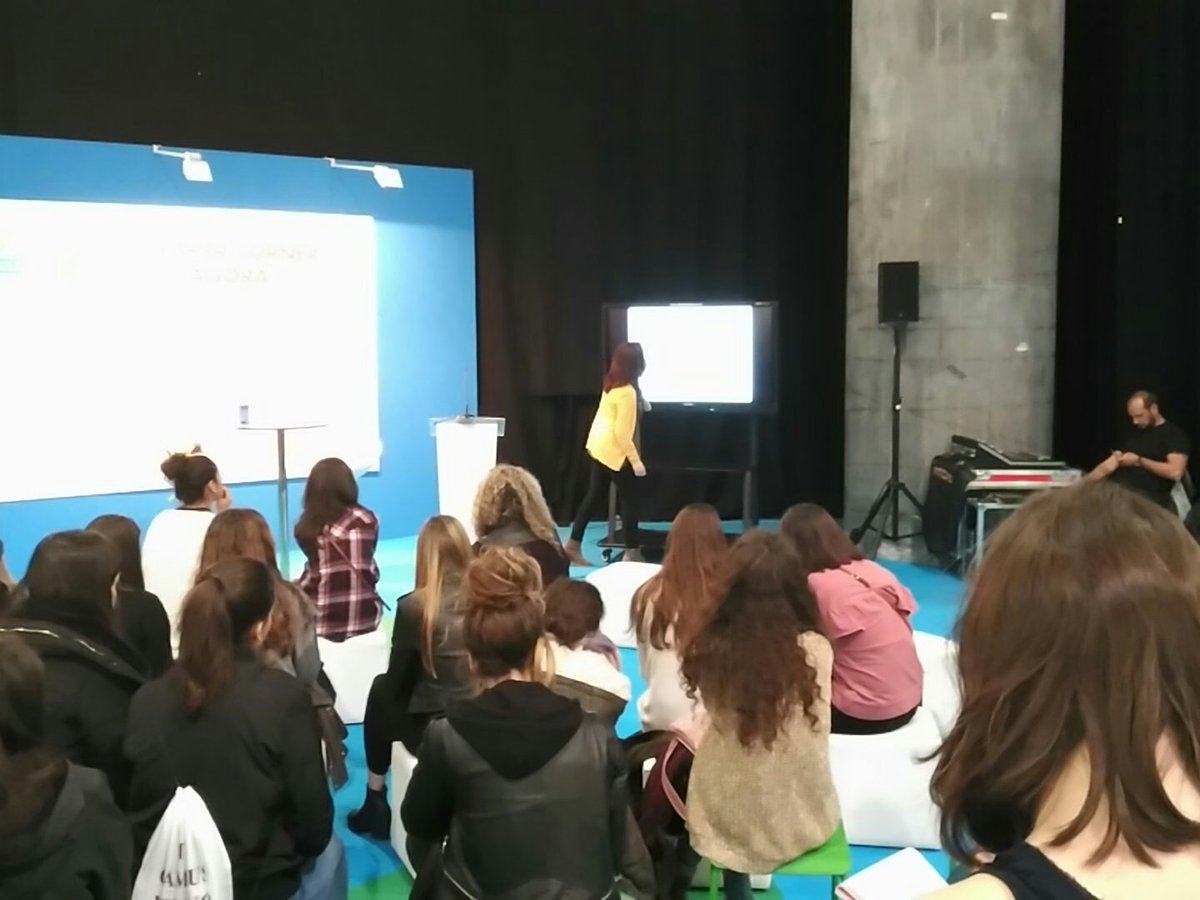 profetriple_s's tweet photo. Gran comienzo en la charla sobre gestión del enfado. Hemos caído todos en la trampa. Muy interesante. #ticdoblegradouam https://t.co/XAgaamakOC
