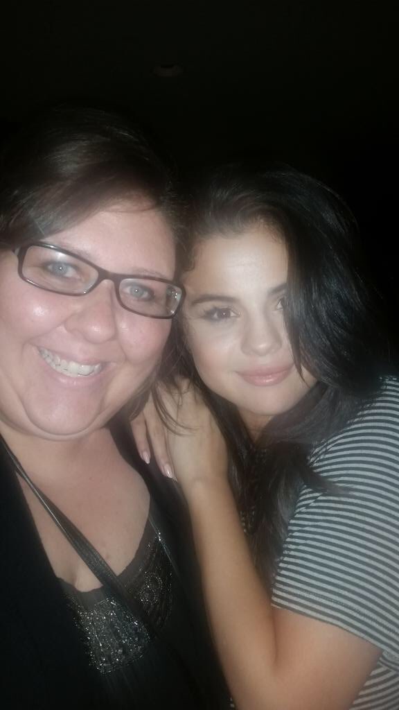 SMGPL's tweet photo. Zdjęcie zostało wykonane z fanką w Los Angeles 25.06.2015 r. https://t.co/E8Gtsm3pus