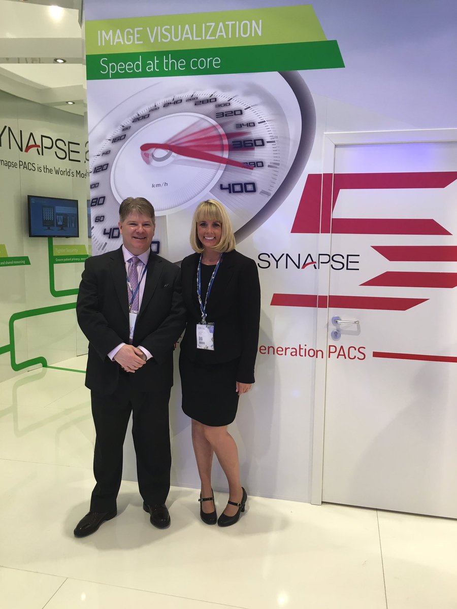 MedTechMarketer's tweet image. Scenes from ECR. Day 1 kicks off. Not sure numbers yet, but it's packed (good thing right?) #ECR2017 #vienna @FujifilmEU