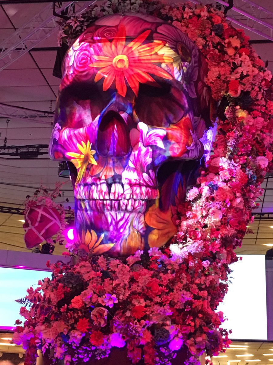 MedTechMarketer's tweet image. Scenes from ECR. Day 1 kicks off. Not sure numbers yet, but it's packed (good thing right?) #ECR2017 #vienna @FujifilmEU