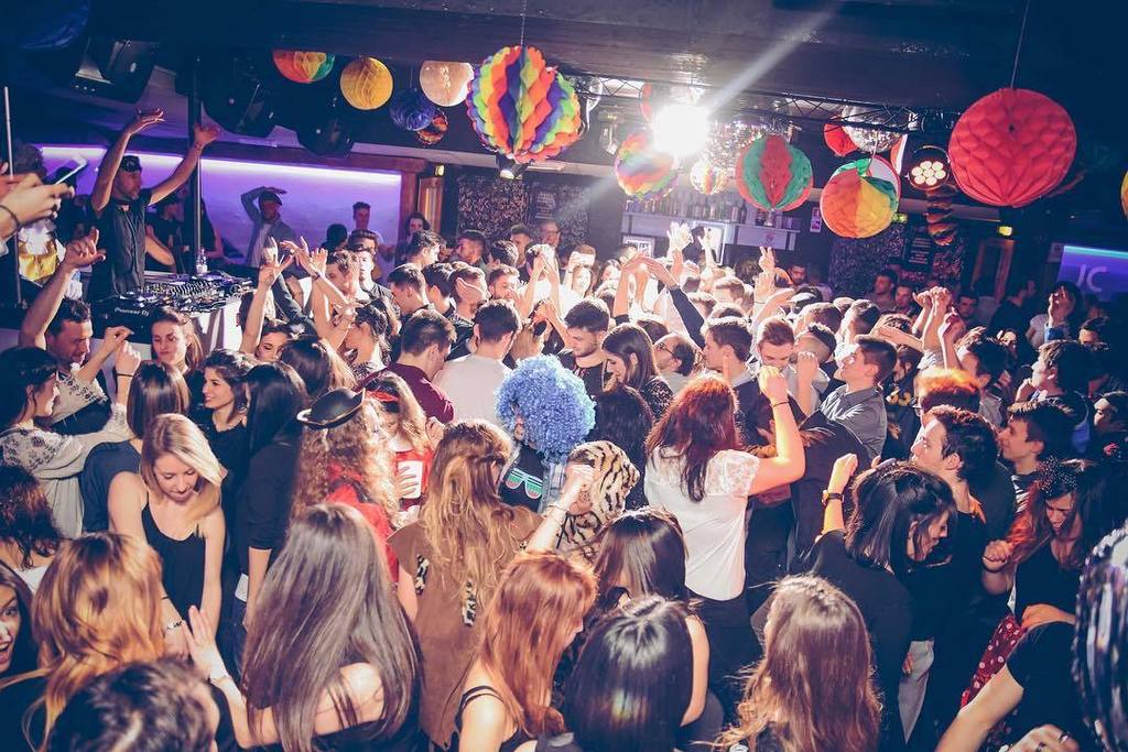 alextozzo's tweet photo. I Like To Move It 
#carnival #carnival2017 #johnclub #party #dj #alextozzo #followme #disc… https://t.co/DfYuXaYLBc https://t.co/rvTKcEgvIs