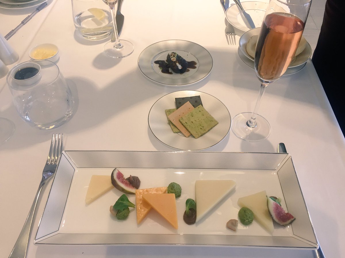 annakbees's tweet photo. Badass lunch @EtihadAirways first class lounge in Abu Dhabi #etihad #etihadfirstclass https://t.co/4DSV6bOAHN