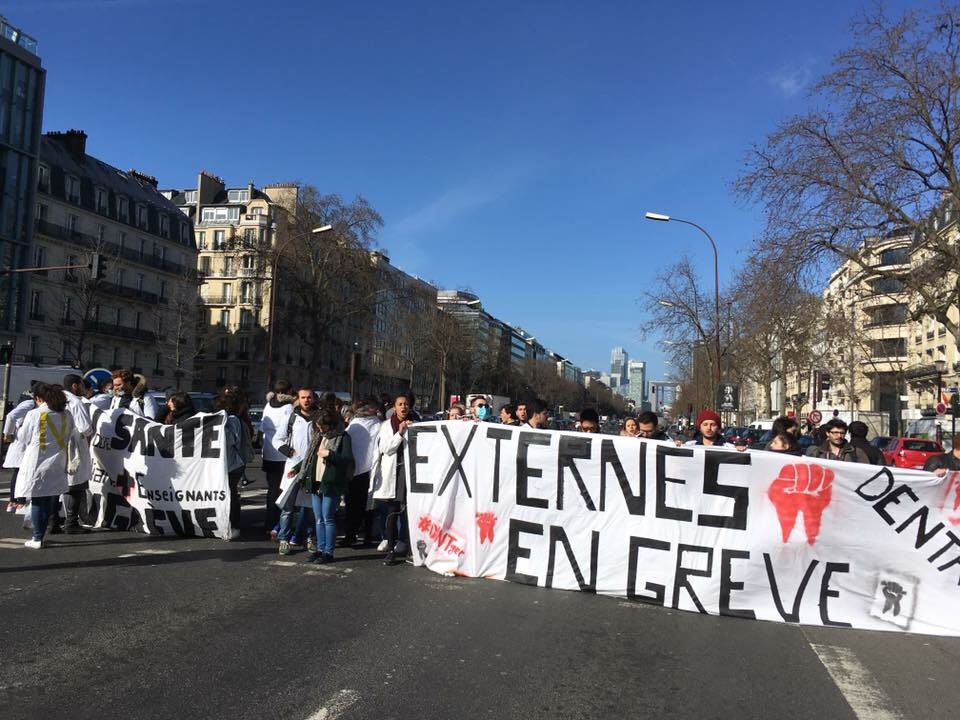 _thomashery's tweet photo. #DENTger Paris : entre l'Arc de Triomphe et La Défense https://t.co/ZBIP6tZWYi