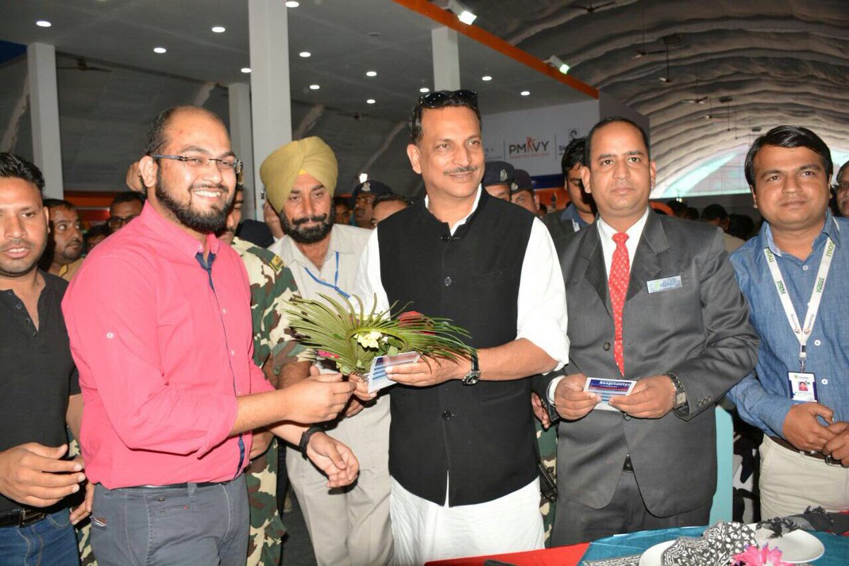 skillthsc's tweet photo. Team THSC greeting Hon. Minister @RajivPratapRudy at THSC stall in Chitrakoot Gramodaya mela happened last week.  #ISupportSkillIndia #PMKVY https://t.co/SPk8rUnykd
