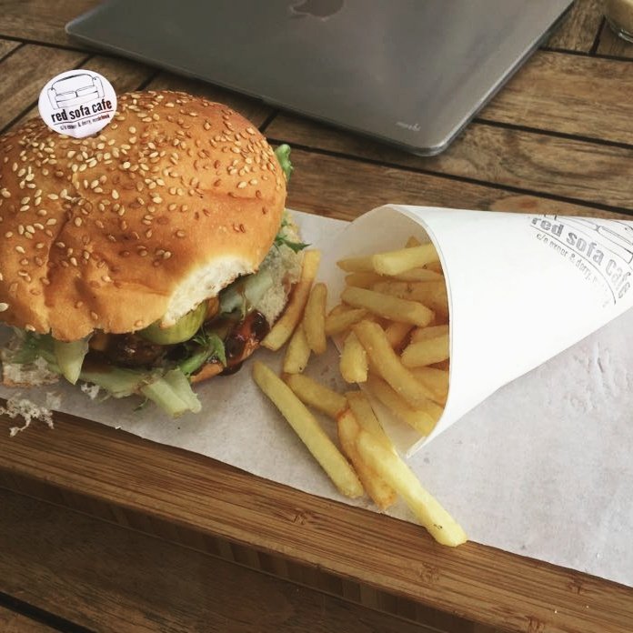 Serious burger goodness. I do love a good burger #bigkhaunaburger #Lunchtime