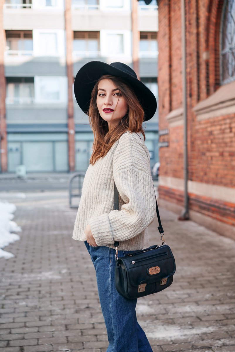 TheWanderlette's tweet photo. It's jumpers and hats weather here in #Copenhagen!☁️ Latest blogpost: https://t.co/nZ5mHrECL0 Wearing @ZARA @hm #Casualoutfit #lookoftheday https://t.co/AMyR8wc6ct