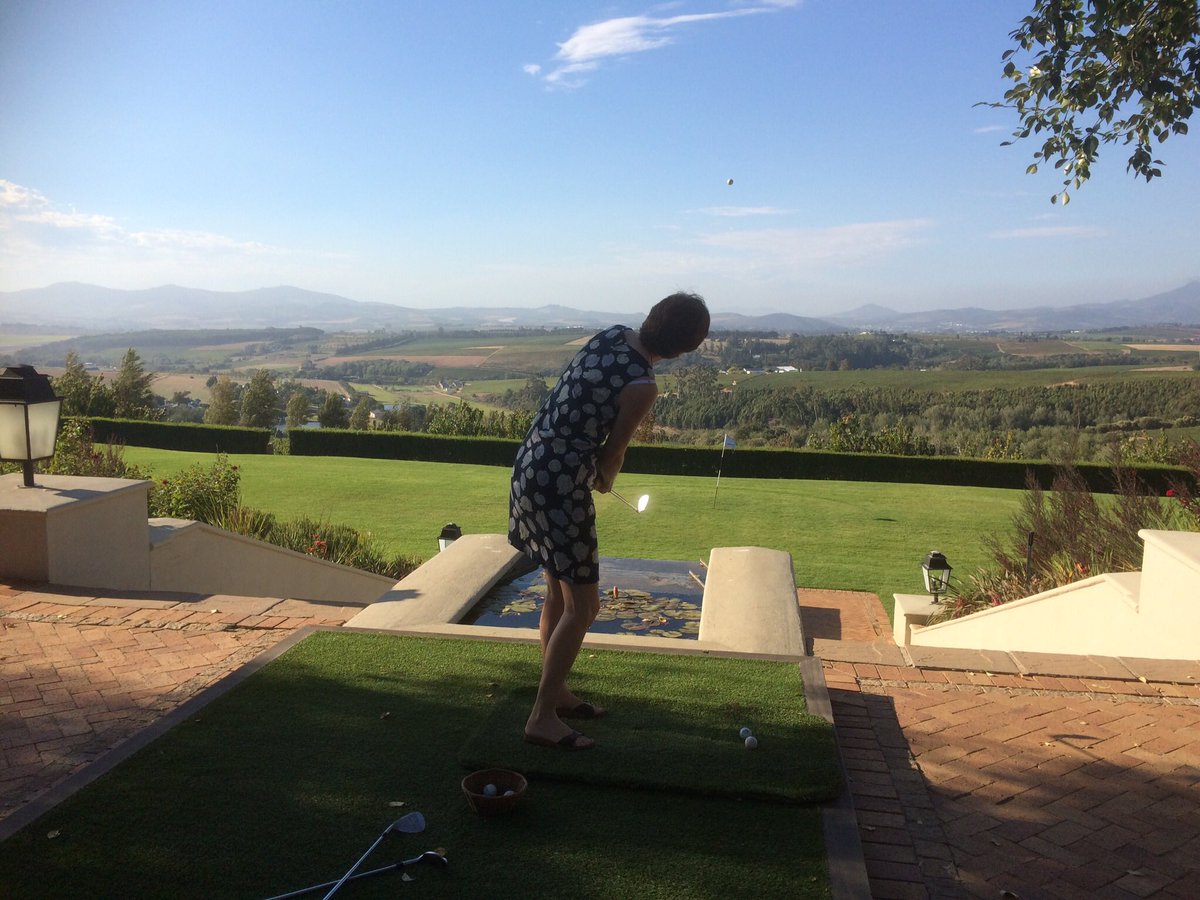 FionaJuby's tweet photo. Perfect combo - golf, wine &amp; sunshine 🍷⛳️🌞Thanks @ernieelswinery https://t.co/fCYoM3kJey