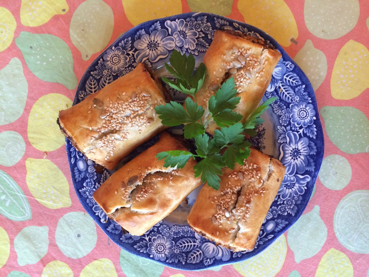 We're open Mon - Sat, so you can get fresh bread for breakfast, a pasty &amp; something sweet for lunch, &amp; a hearty pie for tea! 🍞🍰 #ShopLocal