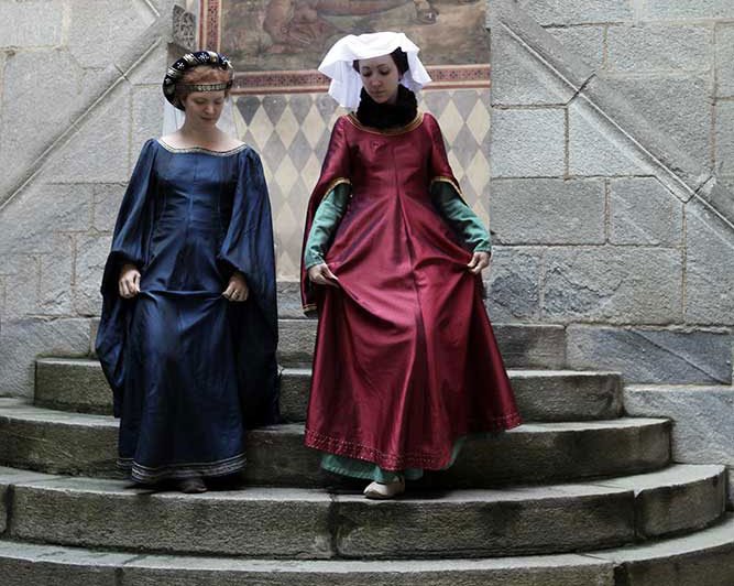 borgomedievalet's tweet photo. Per la #FestaDellaDonna un tour in #RoccaMedievale accompagnati da una nobildonna del 1400 per dar vita a personaggi e luoghi in rosa https://t.co/ASsMkMoK2O