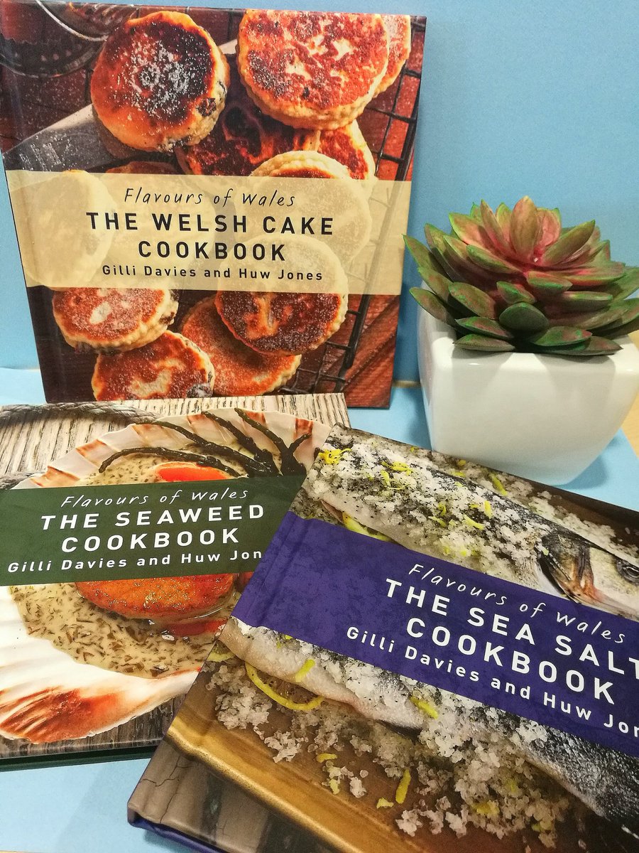 📚 We have 5 sets of <a href="/Gilli_TheCook/">Gilli Cliff</a> books to give away. RT &amp; follow us for a chance to win <a href="/graffeg_books/">Graffeg</a> #WordBookDay 📚