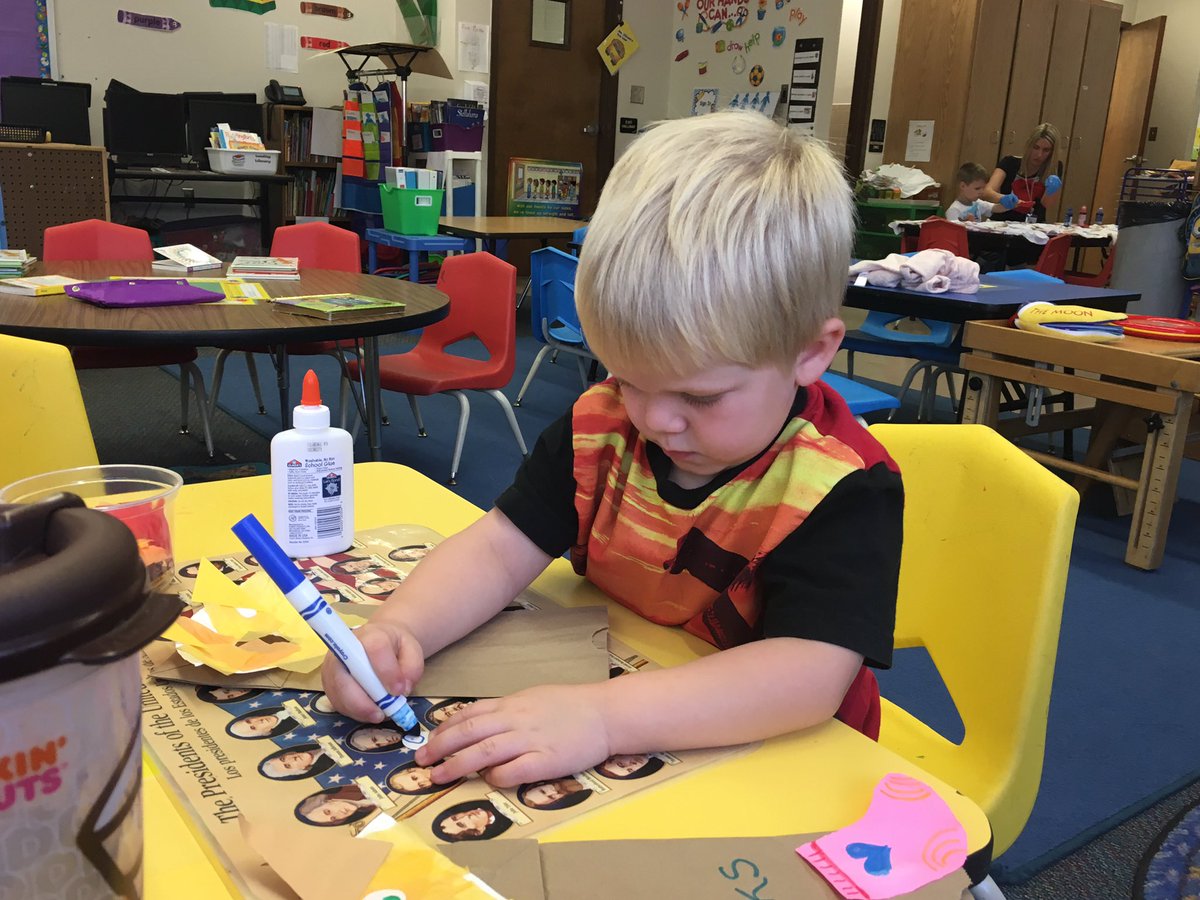 kinderfun1's tweet photo. Silly Socks, Guess Whose Feet, Fox in Sox bag puppet, Foot Book #celebratelps #DrSeuss @CitrusSchools https://t.co/Ti9GgD5vjN