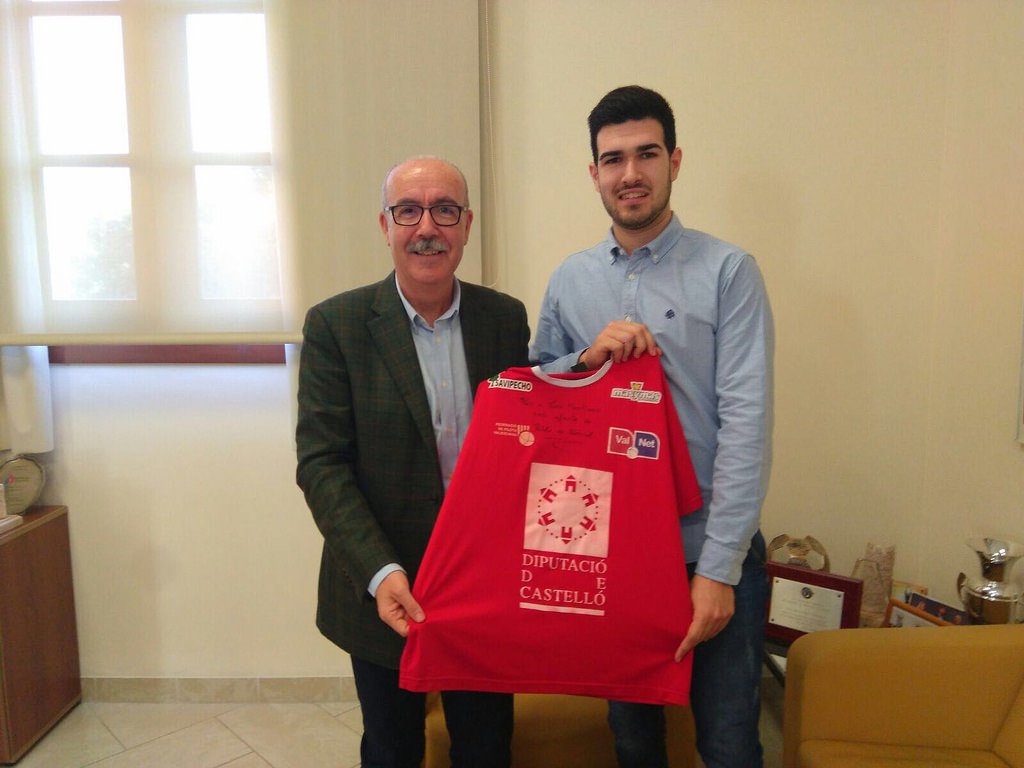 Pablo de Borriol rep el reconeixement de la Diputació de Castelló pilotaveu.com/article/13180/… via @pilotaveu