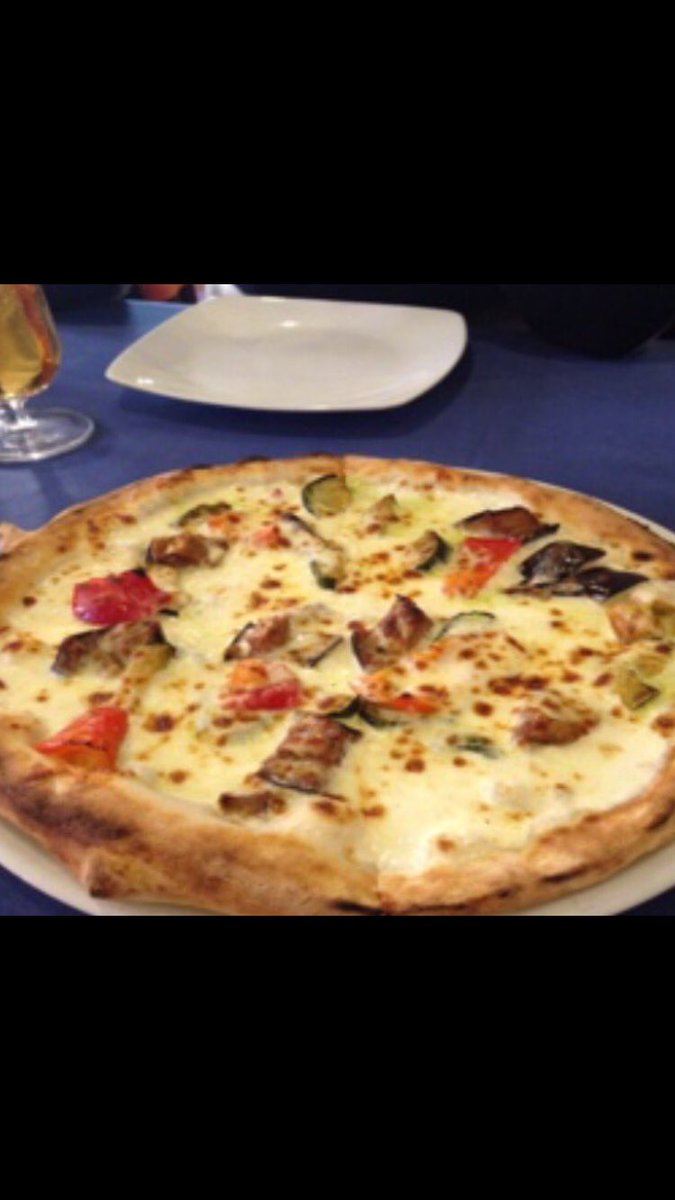 YA! Quieres ganar 1 METRO DE PIZZA GRATIS? participa! Síguenos y RT este twit . Cierre de sorteo en 24 horas Suerte🍀